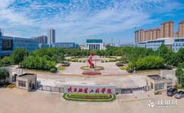 “扎根” 咸陽！陜服新校區(qū)或?qū)⒙鋺羧?/></a>
	<p>
近日，繼西北大學(xué)新校區(qū)或?qū)裰废剃栆l(fā)關(guān)注熱議后，陜西服裝工程學(xué)院新校區(qū)選址咸陽的消息也成為焦點。
這兩日，有關(guān)陜西服裝工程學(xué)院新校區(qū)落戶三原的消息在網(wǎng)絡(luò)上不脛而走。
消息源自陜西新兆置業(yè)有限公司2024年
</p>		
	</div>
	<div   id=